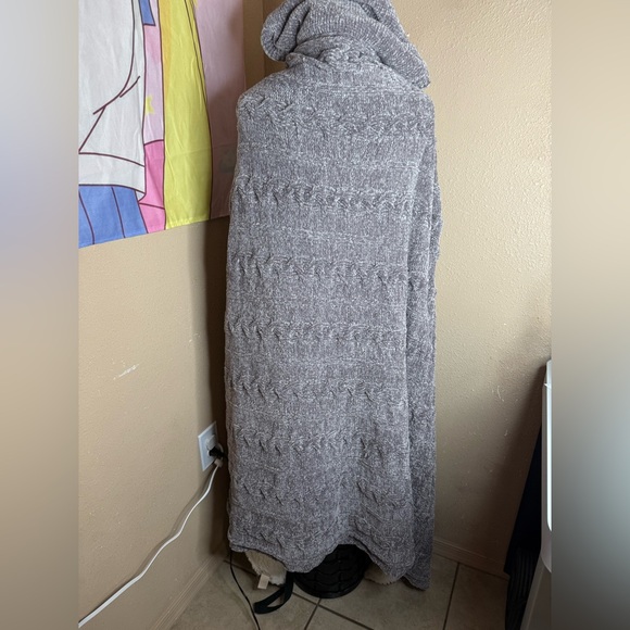 Soft Surroundings Chenille Sherpa Wearable Throw - Picture 6 of 6